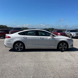 FORD FUSION SE - 10