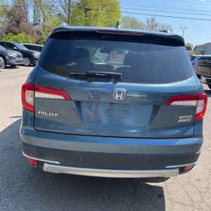 HONDA PILOT TOURING W/REAR CAPTAIN'S CHAIRS - 7