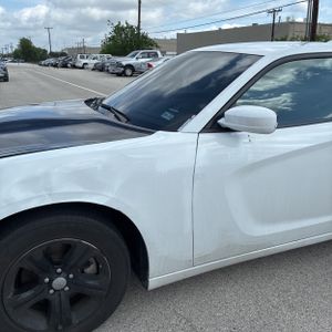 DODGE CHARGER SXT - 2