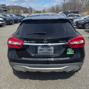 MERCEDES-BENZ GLA - 7