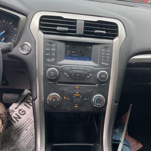 صورة مصغرة 37 لـ 2017 FORD FUSION SE