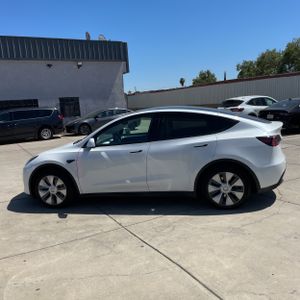 TESLA MODEL Y LONG RANGE - 3