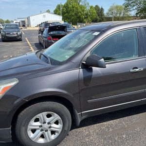 CHEVROLET TRAVERSE LS - 2