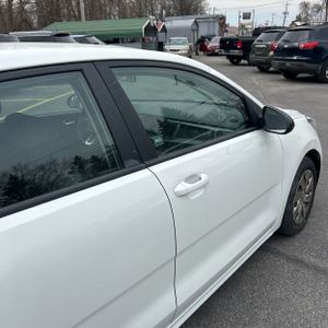 KIA RIO 5-DOOR S - 9