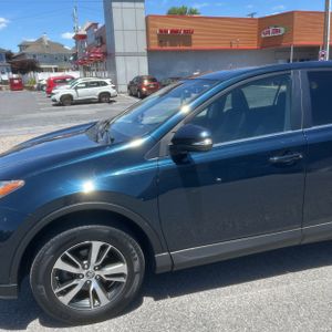 صورة 2 لـ 2018 Toyota RAV4 XLE