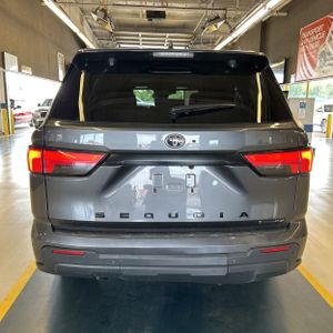 صورة 7 لـ 2026 Toyota SEQUOIA SR5