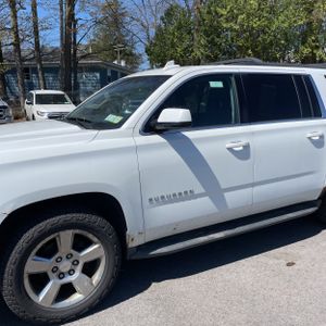 CHEVROLET SUBURBAN LT - 2