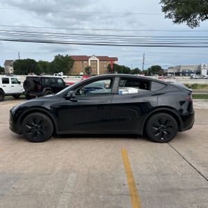 TESLA MODEL Y LONG RANGE - 3