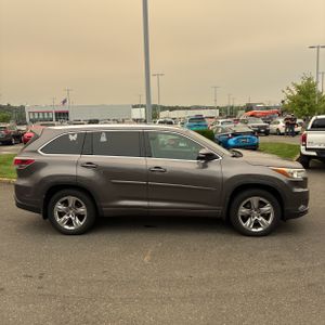 صورة 10 لـ 2014 Toyota HIGHLANDER LIMITED