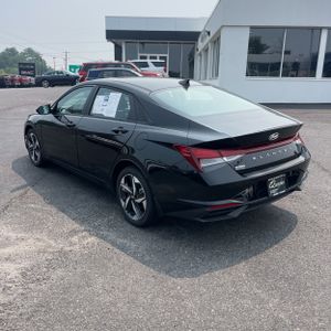 2023 Hyundai ELANTRA SEL photo 6