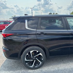 صورة 9 لـ 2022 Mitsubishi OUTLANDER SE