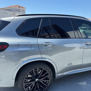 صورة 9 لـ 2025 BMW X5 M60I