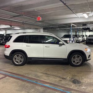 MERCEDES-BENZ GLB - 10