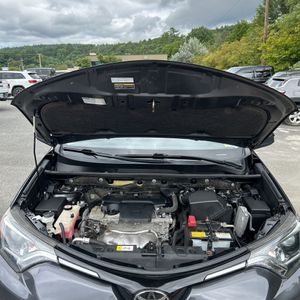 2018 Toyota RAV4 LE — фото 44
