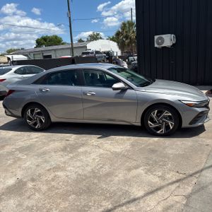 HYUNDAI ELANTRA LIMITED - 10