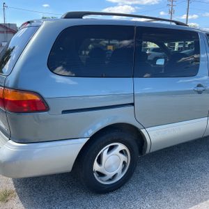 2000 Toyota SIENNA XLE photo 9