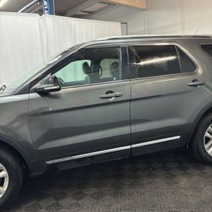 FORD EXPLORER XLT - 4