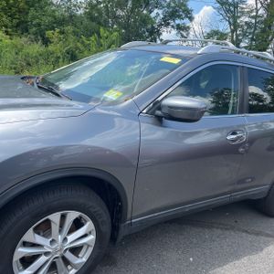 2016 Nissan ROGUE SV 照片 2