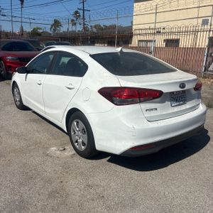 صورة 4 لـ 2017 KIA FORTE LX