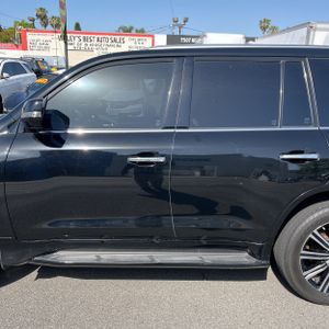 LEXUS LX 570 THREE-ROW - 4