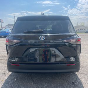 TOYOTA SIENNA - 7