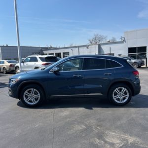 MERCEDES-BENZ GLA - 3