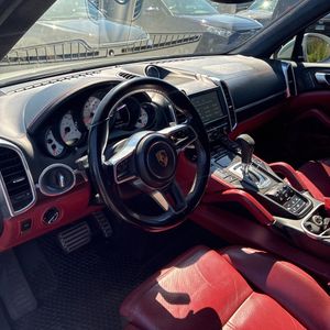 2016 Porsche CAYENNE GTS 照片 37