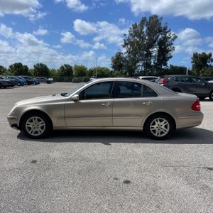 MERCEDES-BENZ E-CLASS - 3