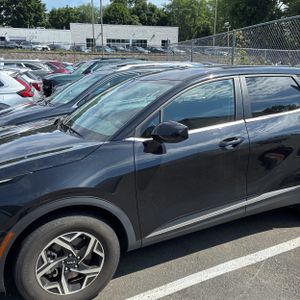 2024 KIA SPORTAGE LX photo 2