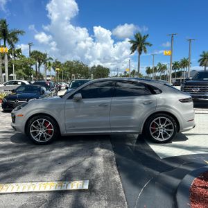 2021 Porsche CAYENNE GTS COUPE 照片 3