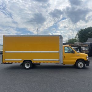 FORD E-350 CUTAWAY - 10