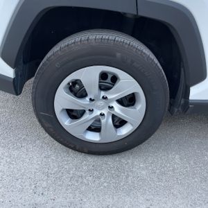 2025 Toyota RAV4 LE 缩略图 19