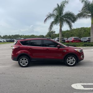 صورة 10 لـ 2018 FORD ESCAPE SE