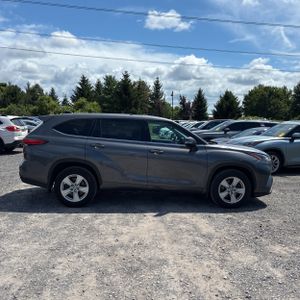 2022 Toyota HIGHLANDER L photo 10
