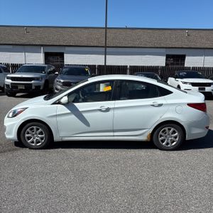 HYUNDAI ACCENT GLS - 3