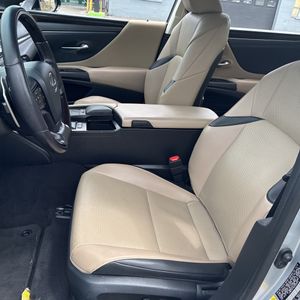 صورة مصغرة 31 لـ 2019 Lexus ES 300H BASE