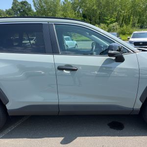 2021 Toyota RAV4 XLE — миниатюра 11
