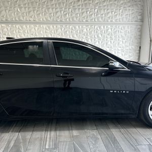 صورة 9 لـ 2017 Chevrolet MALIBU LT