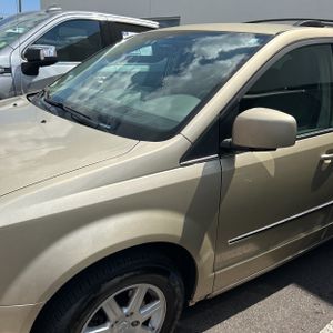 CHRYSLER TOWN AND COUNTRY TOURING - 2