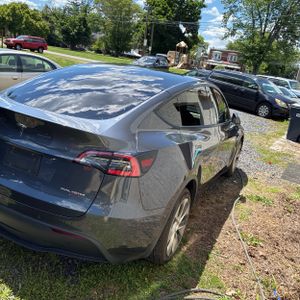 TESLA MODEL Y LONG RANGE - 8