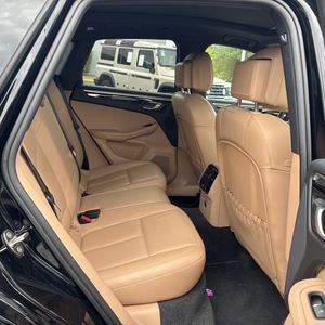 2023 Porsche MACAN thumbnail 34