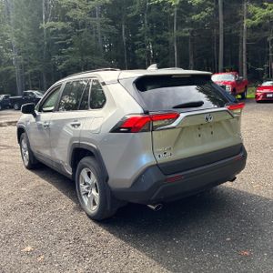 2019 Toyota RAV4 HYBRID XLE — фото 5