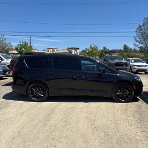 CHRYSLER PACIFICA LIMITED - 10