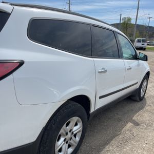 CHEVROLET TRAVERSE LS - 9