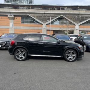 MERCEDES-BENZ GLA - 10