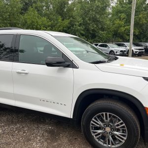 2025 Chevrolet TRAVERSE LT — миниатюра 13