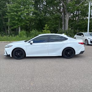 2025 Toyota CAMRY SE photo 3