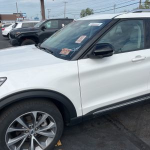 FORD EXPLORER PLATINUM - 2