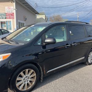TOYOTA SIENNA - 2