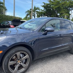 2022 Porsche MACAN BASE — фото 2